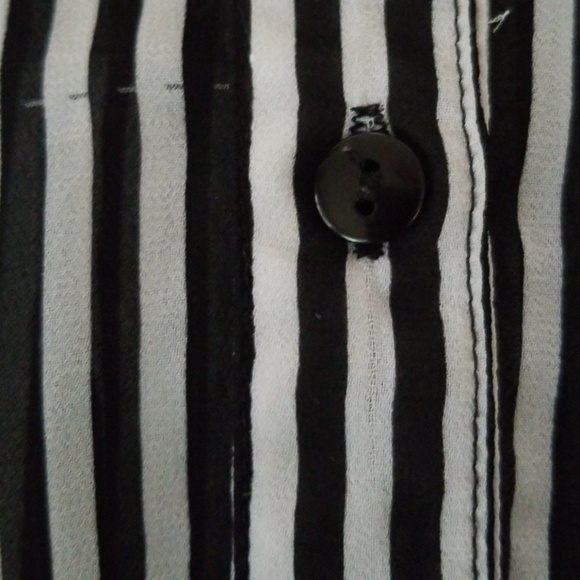 🔴 Button down - Picture 3 of 4